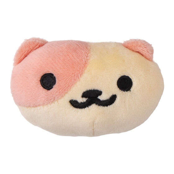 くりーむさん：淡いクリーム色の顔に、片側の目の周りと耳へピンク系の配色。